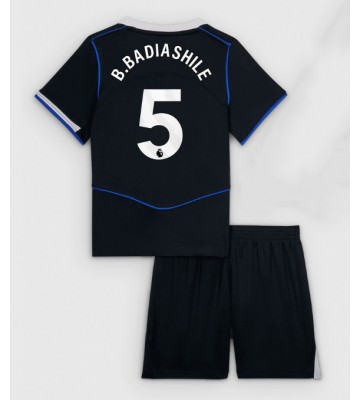 Chelsea Benoit Badiashile #5 Tredjetrøje Børn 2025-26 Kortærmet (+ Korte bukser)